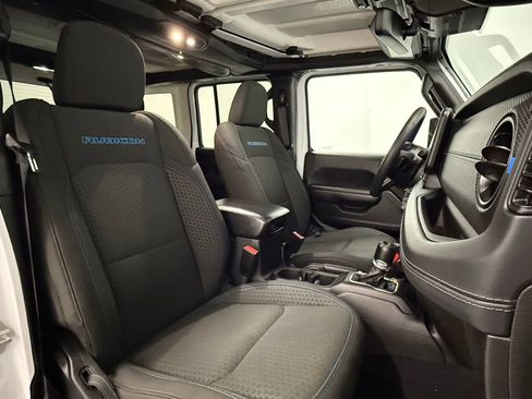 Used 2024 Jeep Wrangler Unlimited Rubicon 4xe w/ Technology Group image 19