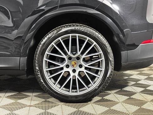 Used 2022 Porsche Cayenne Platinum Edition image 42