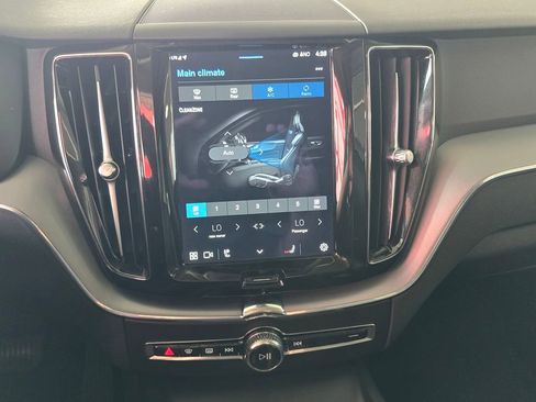 Used 2023 Volvo XC60 B5 Core AWD/4WD image 18