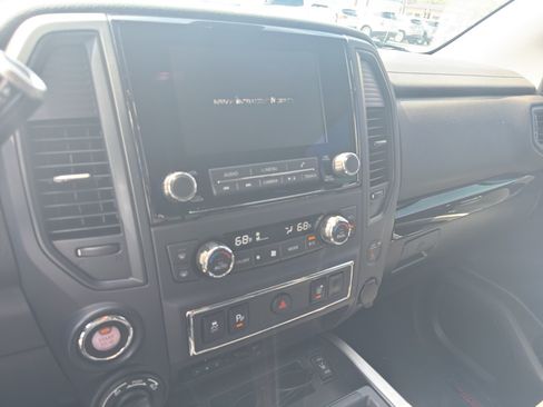 Used 2024 Nissan Titan SV w/ SV Convenience Package AWD/4WD image 9