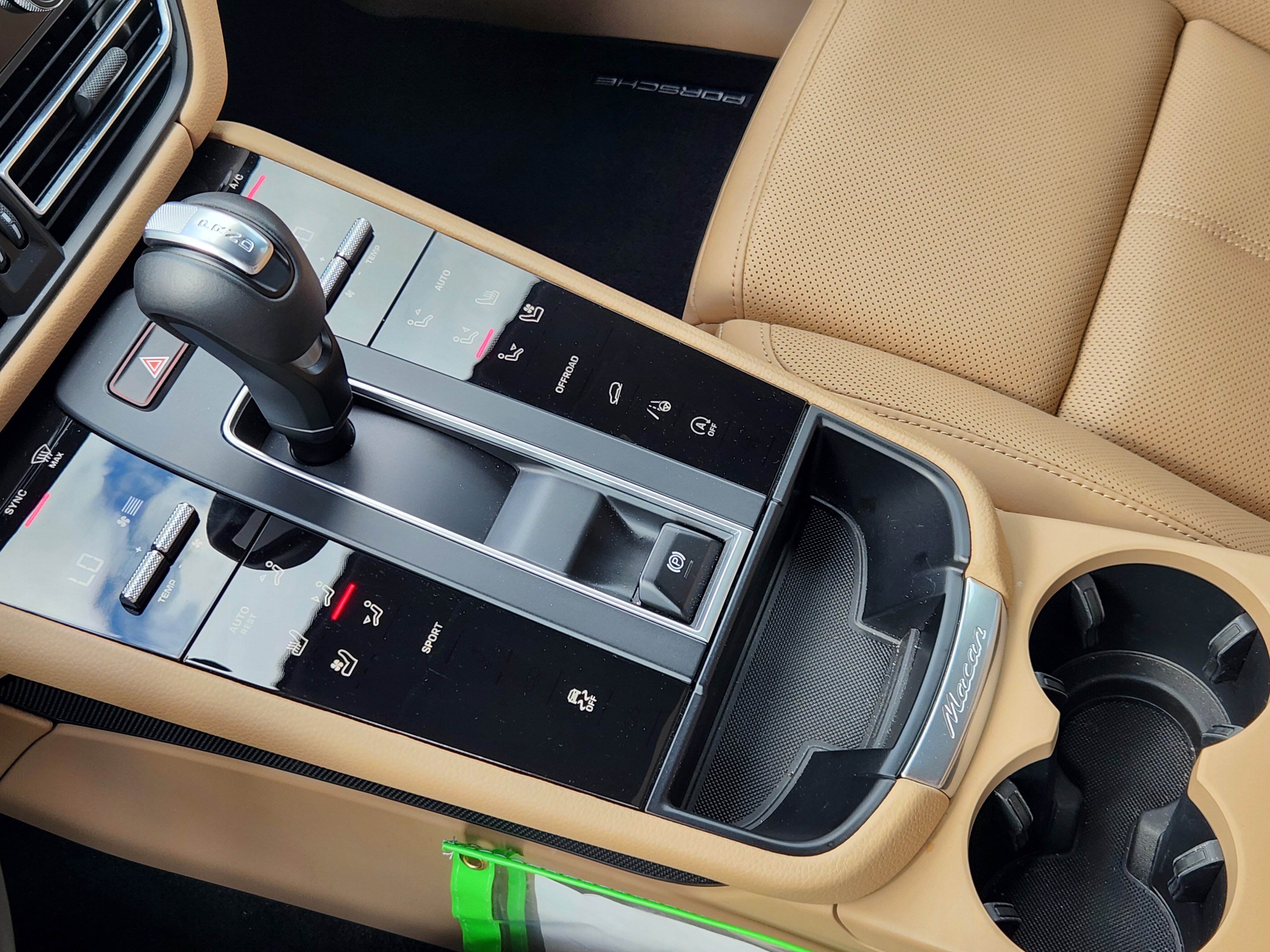Certified 2026 Porsche Macan AWD/4WD image 22