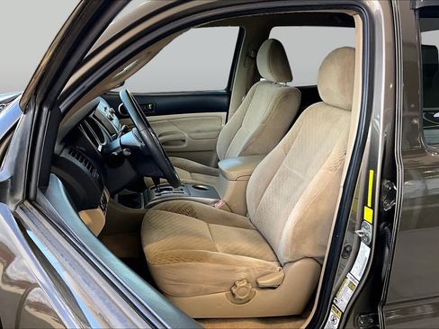 Used 2011 Toyota Tacoma PreRunner w/ SR5 Pkg #2 RWD image 7