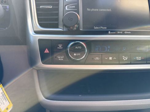 Used 2018 Toyota Highlander Plus image 17