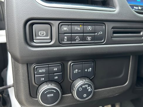 Used 2022 Chevrolet Tahoe Z71 w/ Luxury Package image 20