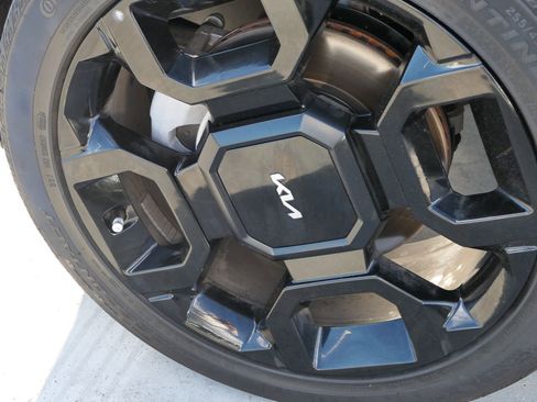 Certified 2024 Kia Sorento SX Prestige w/ Sage Leather Package image 10