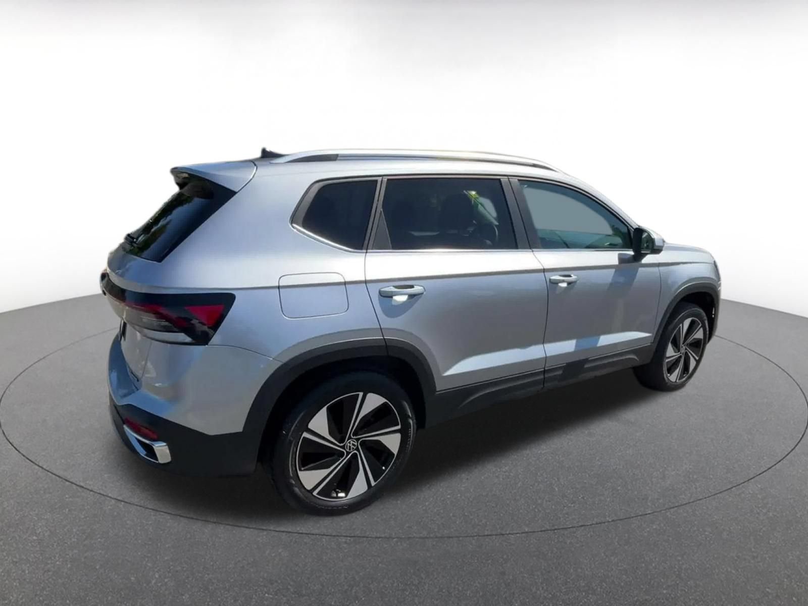 Used 2026 Volkswagen Taos SE AWD/4WD image 13