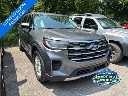 Used 2025 Ford Explorer Active AWD/4WD image 4