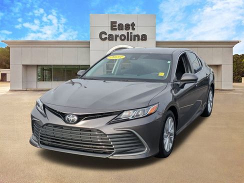 Used 2023 Toyota Camry LE image 7
