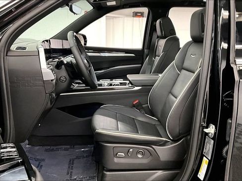 Used 2025 Cadillac Escalade ESV Premium Luxury AWD/4WD image 25