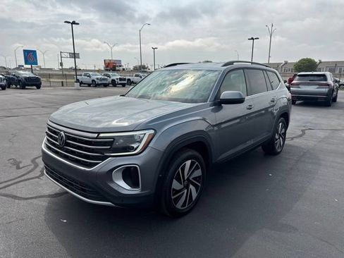 Used 2025 Volkswagen Atlas SE FWD image 9