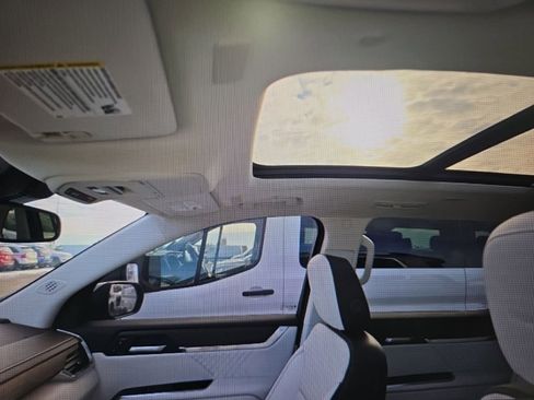 Used 2024 GMC Acadia Denali image 8