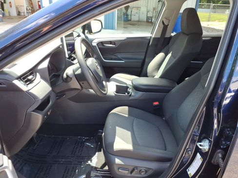 Used 2025 Toyota RAV4 XLE AWD/4WD image 4