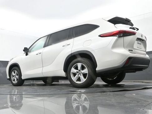 Used 2020 Toyota Highlander LE FWD image 10
