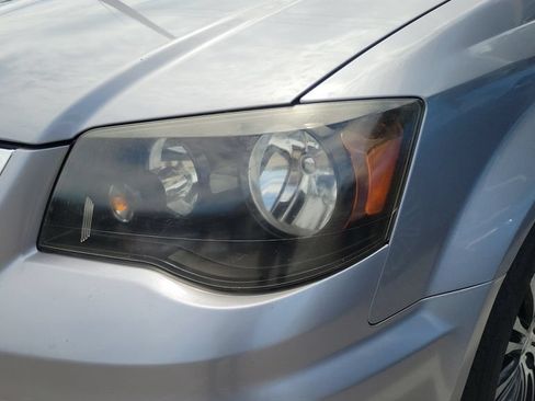 Used 2014 Chrysler Town & Country S FWD image 2