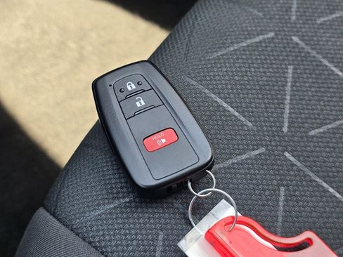 Certified 2024 Toyota RAV4 XLE AWD/4WD image 34