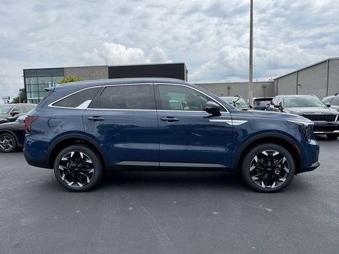 New 2026 Kia Sorento EX AWD/4WD image 2