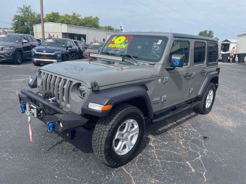 Used 2019 Jeep Wrangler Unlimited Sport S AWD/4WD image 3