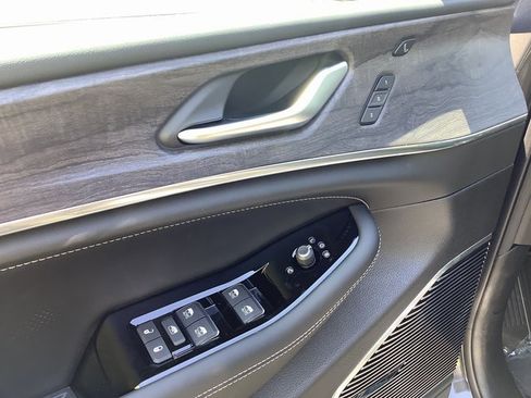 New 2023 Jeep Grand Cherokee Overland w/ Luxury Tech Group IV image 10