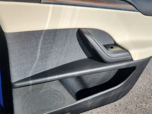 Used 2022 Tesla Model X image 14