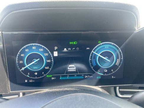 New 2025 Hyundai Elantra Limited image 40