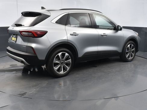 Used 2023 Ford Escape Platinum image 4