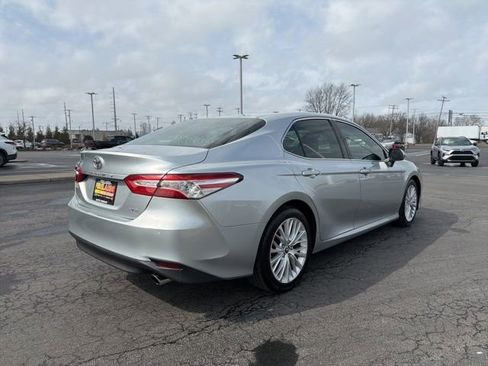 Certified 2018 Toyota Camry XLE image 7