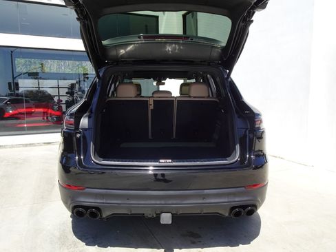 Used 2023 Porsche Cayenne AWD/4WD image 7
