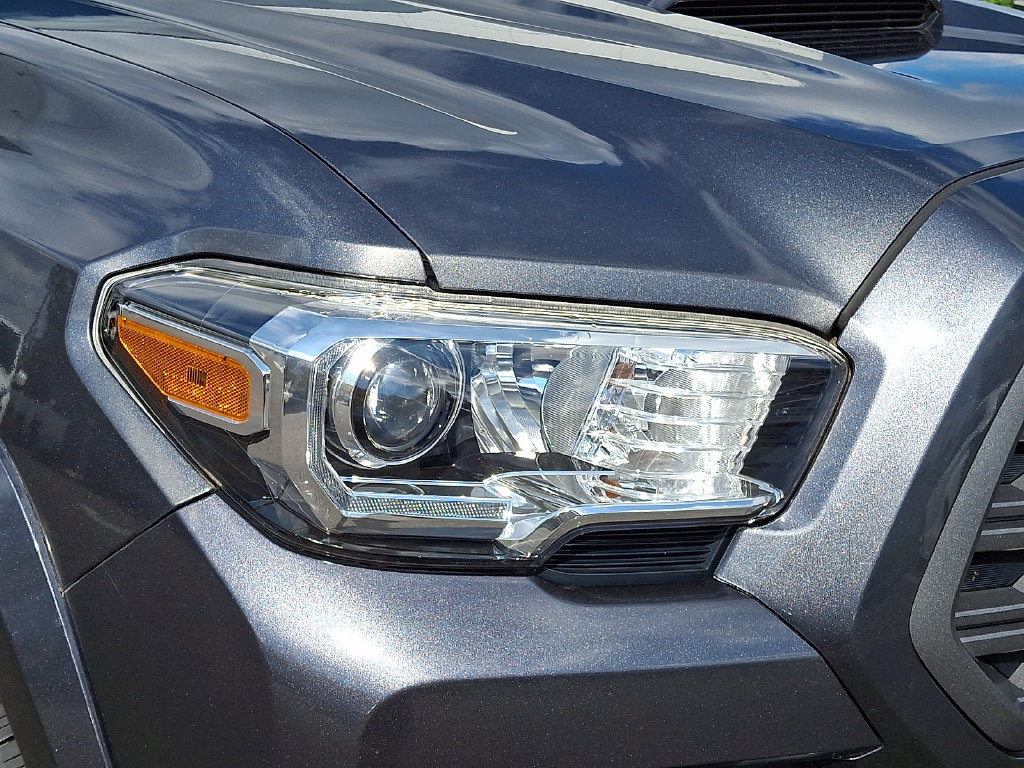 Certified 2020 Toyota Tacoma TRD Sport AWD/4WD image 9