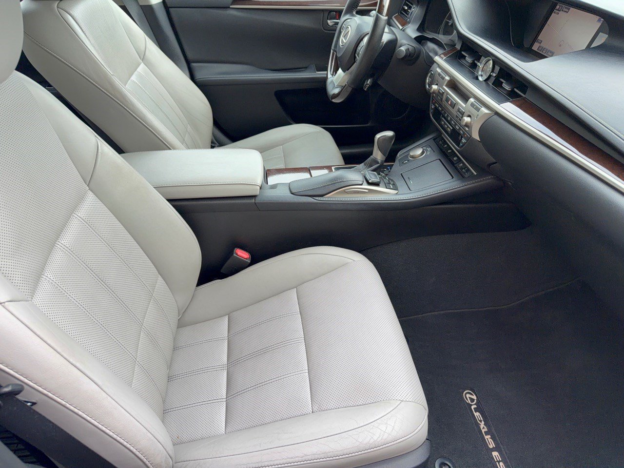 Used 2016 Lexus ES 350 w/ Luxury Package w/Wood Trim FWD image 30
