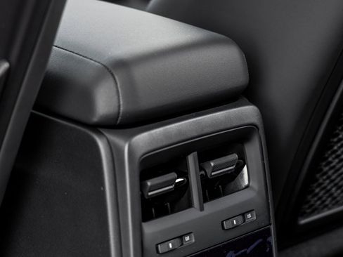 Certified 2025 Porsche Macan Electric image 33