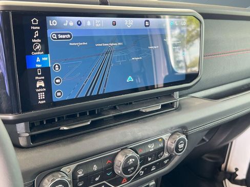 Used 2025 Jeep Wrangler Unlimited Rubicon w/ Safety Group image 23