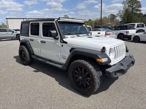 Used 2019 Jeep Wrangler Unlimited Sport S image 9