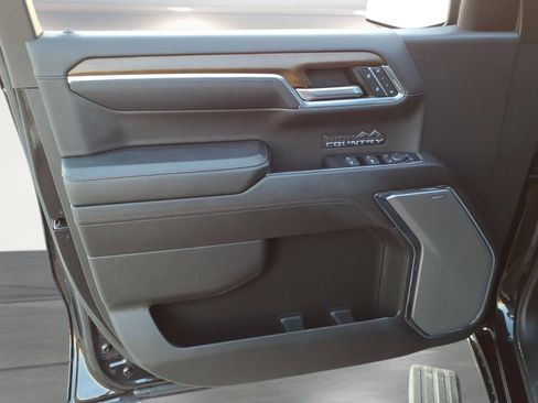 Used 2024 Chevrolet Silverado 1500 High Country w/ Midnight Edition AWD/4WD image 17