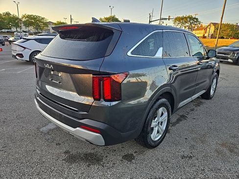 Certified 2024 Kia Sorento LX FWD image 3