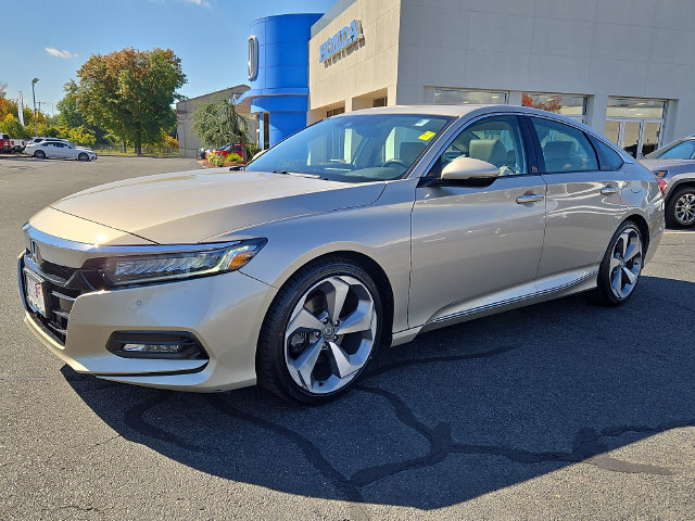 Used 2018 Honda Accord Touring image 3