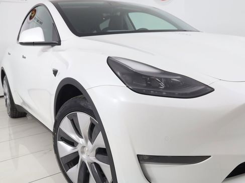 Used 2021 Tesla Model Y Long Range image 17