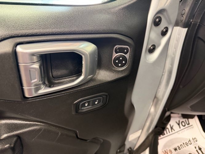 Used 2023 Jeep Wrangler Unlimited Rubicon 4xe w/ Cold Weather Group AWD/4WD image 10