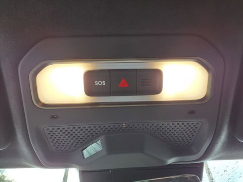 Used 2022 Rivian R1S Launch Edition image 7