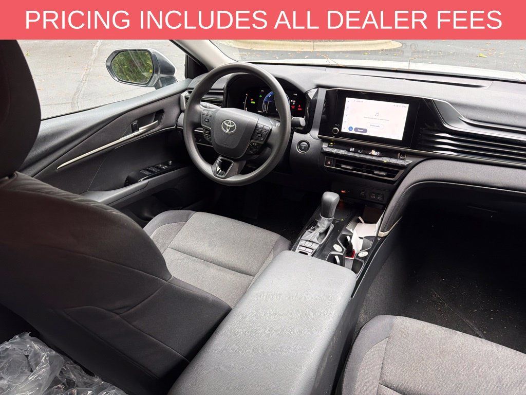 Used 2025 Toyota Camry LE FWD image 8