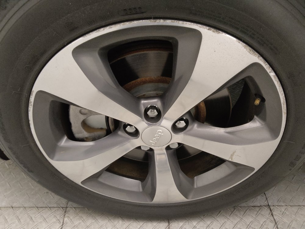 Used 2019 Jeep Cherokee Limited FWD image 31