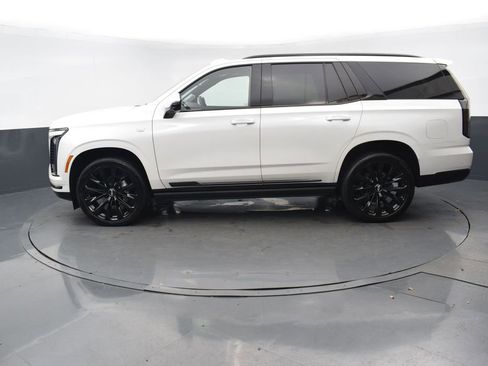 Certified 2025 Cadillac Escalade Sport Platinum image 2