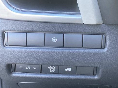 Used 2024 Nissan Rogue SV image 22