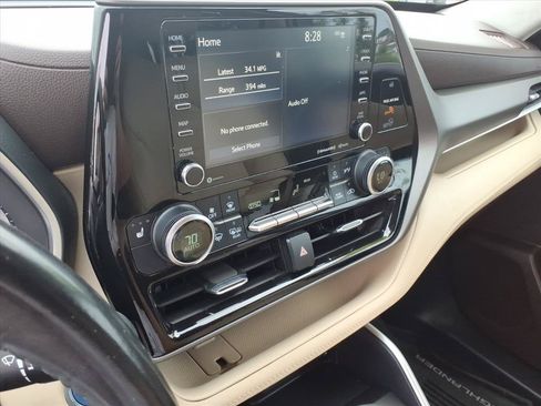 Used 2021 Toyota Highlander XLE AWD/4WD image 33