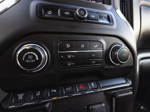 Used 2024 Chevrolet Silverado 2500 Custom w/ Custom Value Package image 11