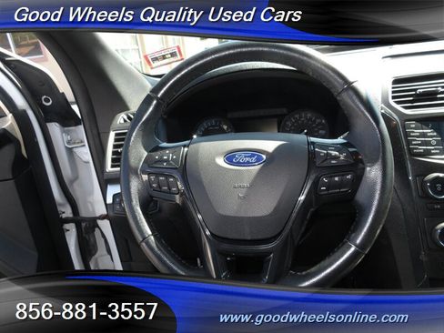 Used 2017 Ford Explorer XLT image 17