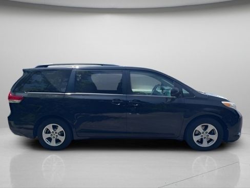 Used 2014 Toyota Sienna LE FWD image 6