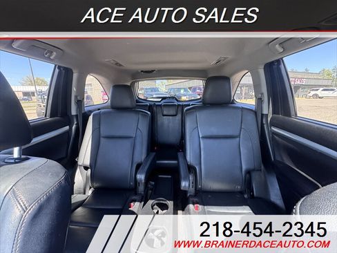 Used 2016 Toyota Highlander XLE AWD/4WD image 18