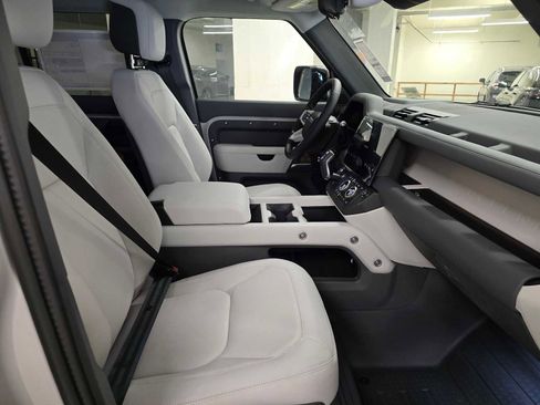 New 2026 Land Rover Defender 110 X-Dynamic SE AWD/4WD image 11