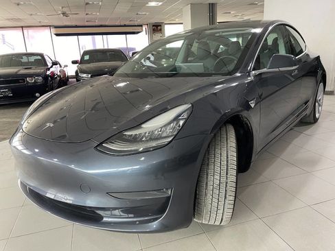 Used 2020 Tesla Model 3 Standard Range Plus image 3