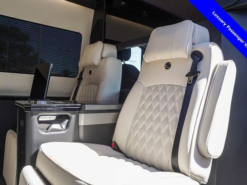 Used 2024 Mercedes-Benz Sprinter 2500 image 73